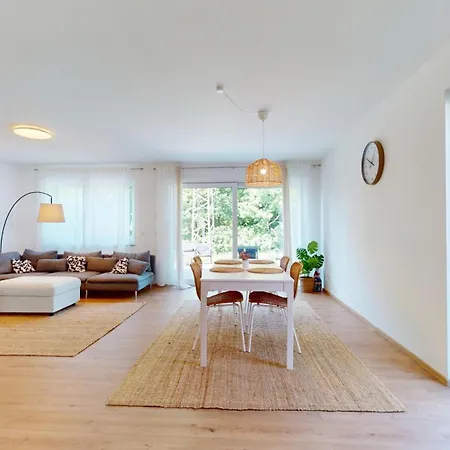 Semesterbostad Homely Grand Living - 5br Terrace House With Garden Kindsbach