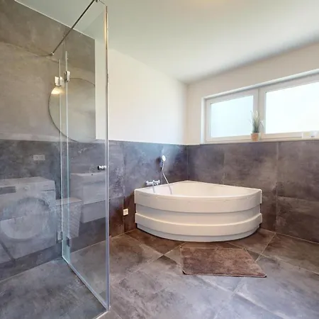 Semesterbostad Homely Grand Living - 5br Terrace House With Garden *