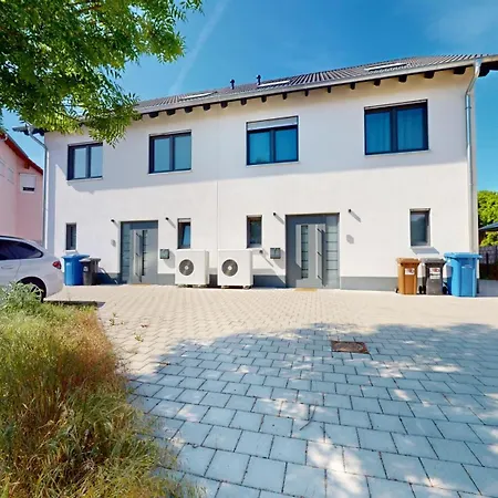 Semesterbostad Homely Grand Living - 5br Terrace House With Garden *