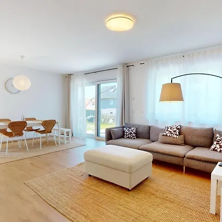Homely Grand Living - 5br Terrace House With Garden Kindsbach
