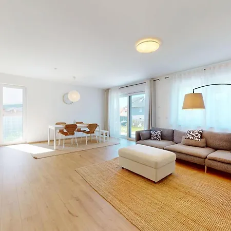 Homely Grand Living - 5br Terrace House With Garden * Kindsbach