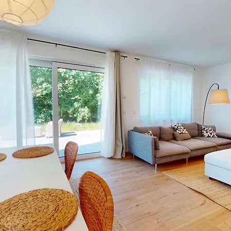 Homely Grand Living - 5br Terrace House With Garden *