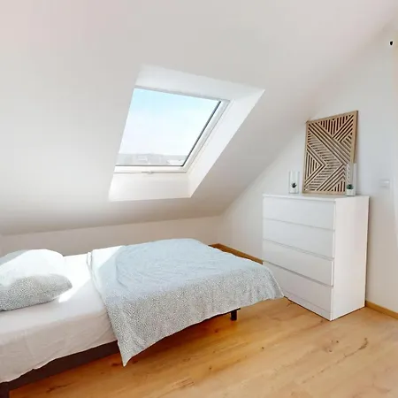 Homely Grand Living - 5br Terrace House With Garden *